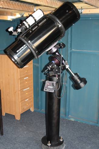 A picture containing floor, indoor, telescope, black

Description automatically generated