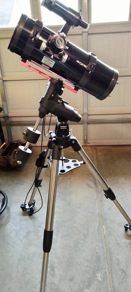 A camera on a tripod

Description automatically generated with medium confidence