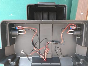 A black box with wires

Description automatically generated
