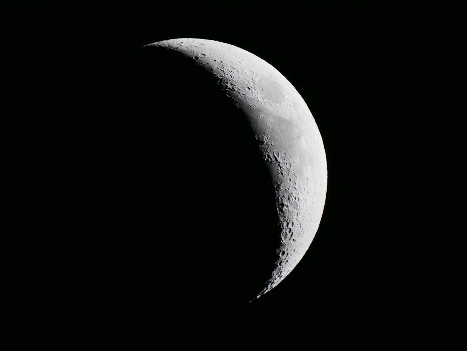 Crescent moon, April 5, 2022 Collimation images Photo Gallery