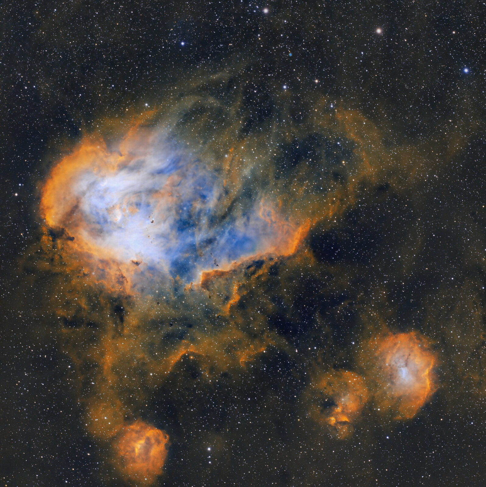 IC2977 小鸡快跑星云HUBBLE F - FRA300PRO - Photo Gallery - Cloudy 