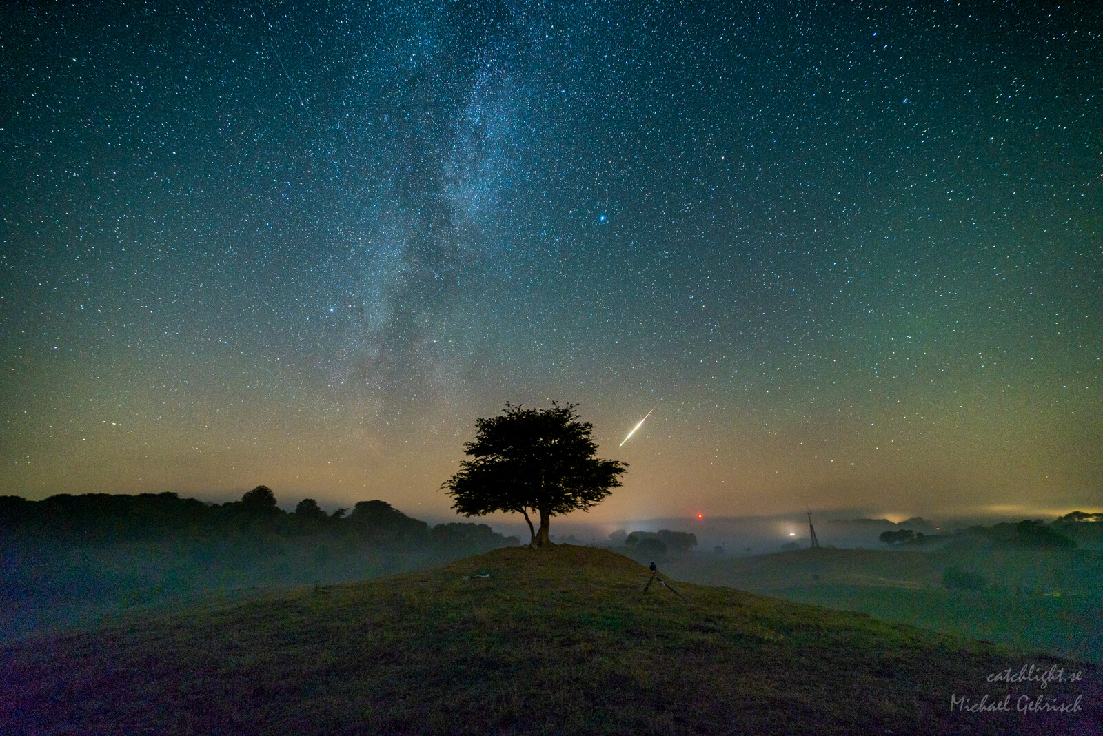 Milky Way and Meteor over lone tree - Astro Landscape - Photo Gallery ...