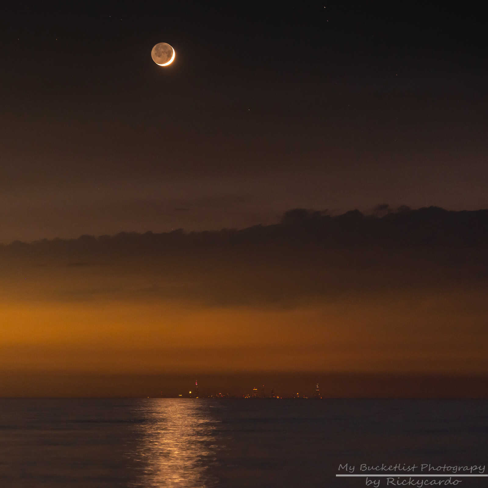 moon-over-chicago-just-a-few-photo-gallery-cloudy-nights