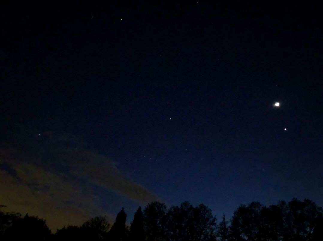 4-23-23, 8:52-8:53 PM EDT: Venus and Moon Shine in the Night Sky 
