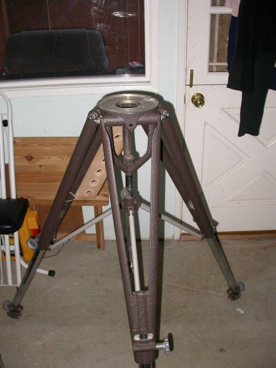 Width in-between lodge tripod legs at 20 inch height? Need it to