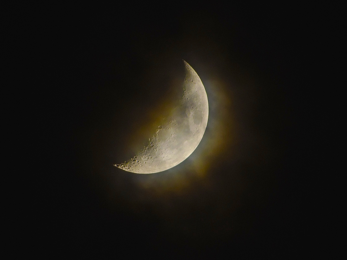 Crescent Moon and Clouds - Major & Minor Planetary Imaging - Cloudy Nights