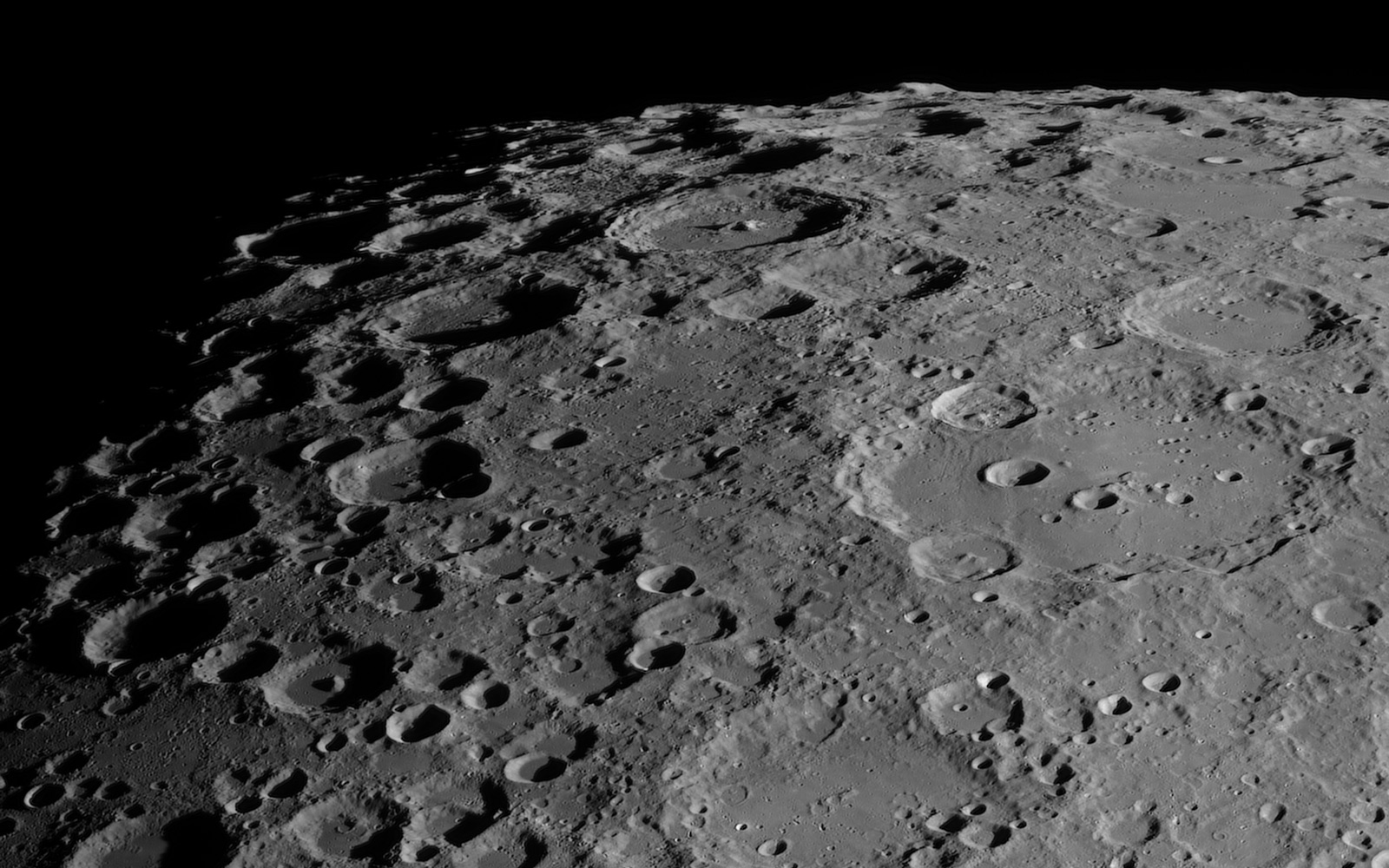 Lunar Southern Highlands--grayscale beauty of light and shadow - Major ...