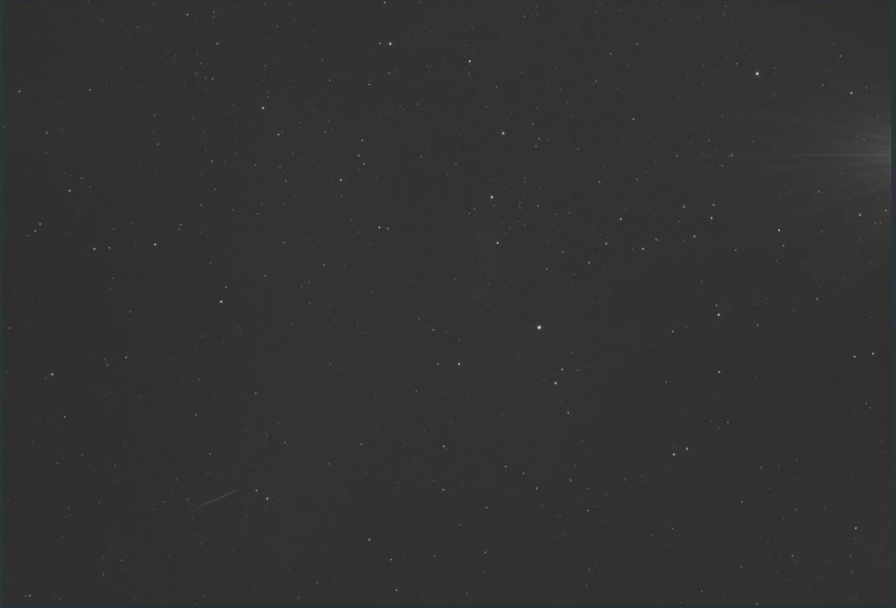 Are these meteors? - Experienced Deep Sky Imaging - Cloudy Nights