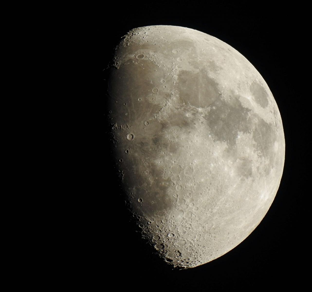 Nikon P900 Waxing Gibbous - Lunar Observing and Imaging - Cloudy Nights