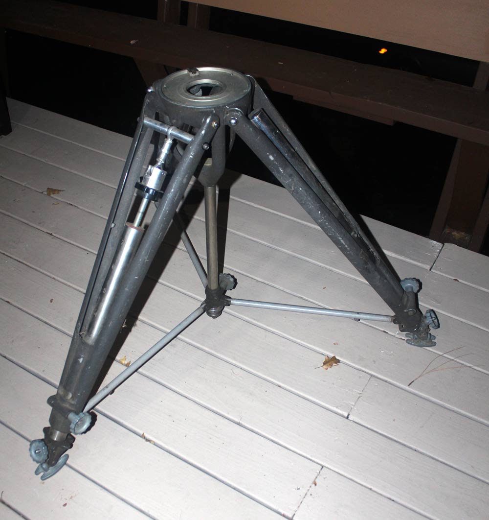 Width in-between lodge tripod legs at 20 inch height? Need it to