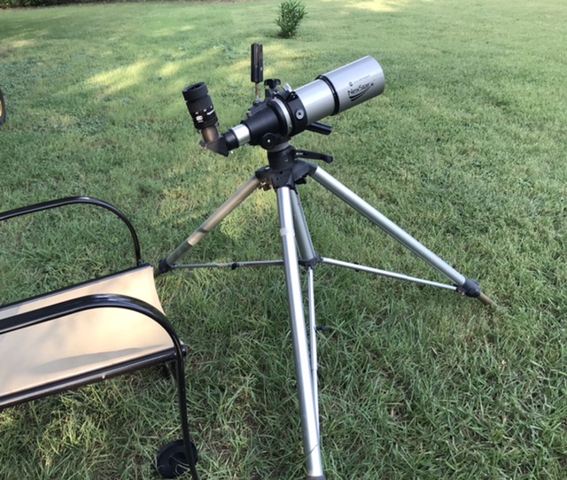 Width in-between lodge tripod legs at 20 inch height? Need it to