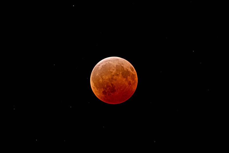 frozen lunar eclipse - DSLR, Mirrorless & General-Purpose Digital ...